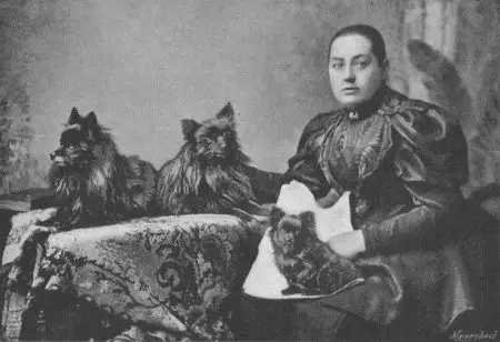 Mrs Thomas and her Pomeranians. History of the Pomeranian